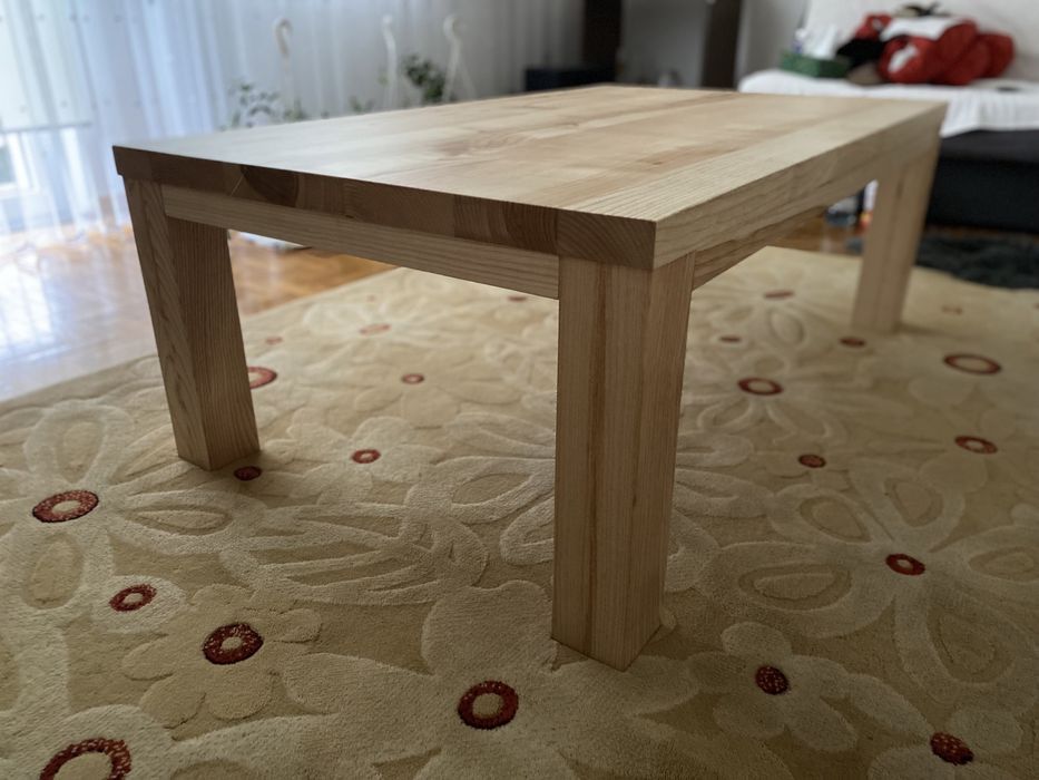 Stolik  kawowy z naturalnego drewna