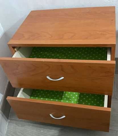 mesa cabeceira em mogno