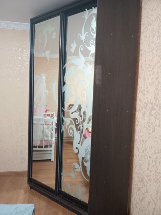 Продається кутова шафа