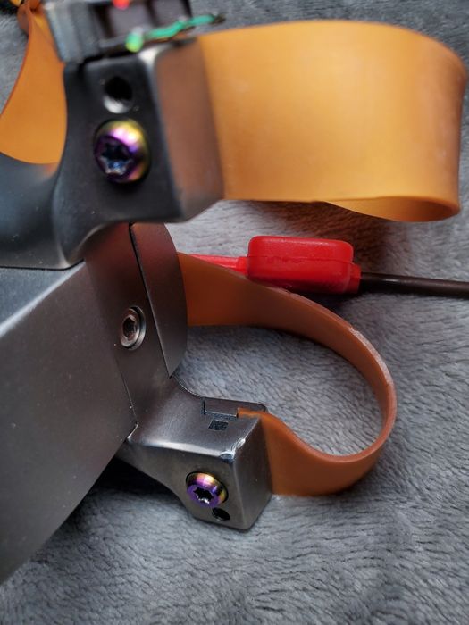 Титанова професійна  рогатка , резина Precise 1мм