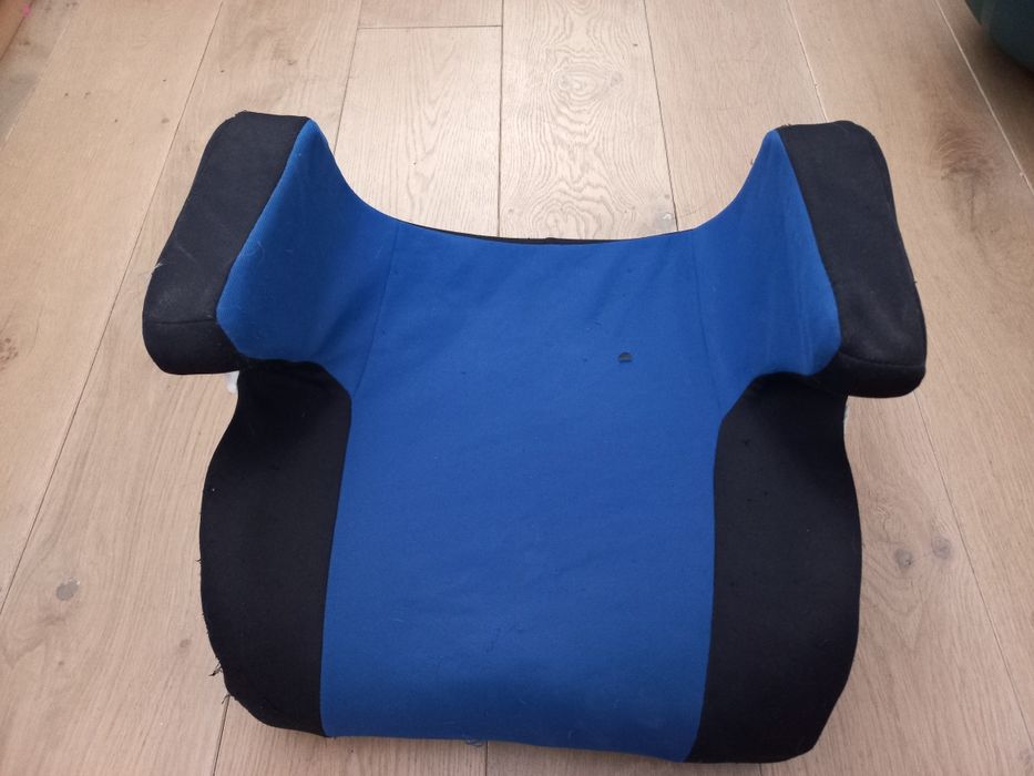 Dwie podstawki samochodowe w jednej cenie.