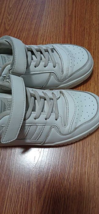 Дитячі білі кросівки