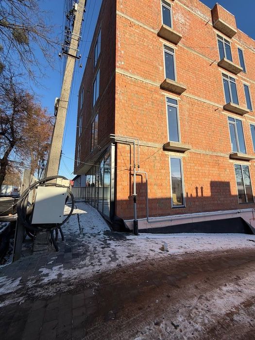 Продаж комерційного фасадного приміщення в новобудові!