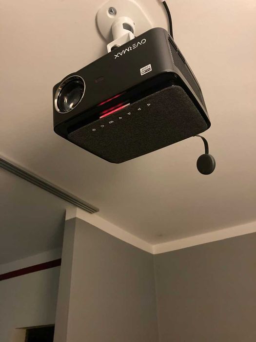 RZUTNIK PROJEKTOR led full hd 1080p do 150"