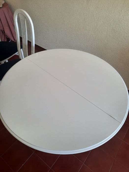 Mesa de sala extensível com 6 cadeiras