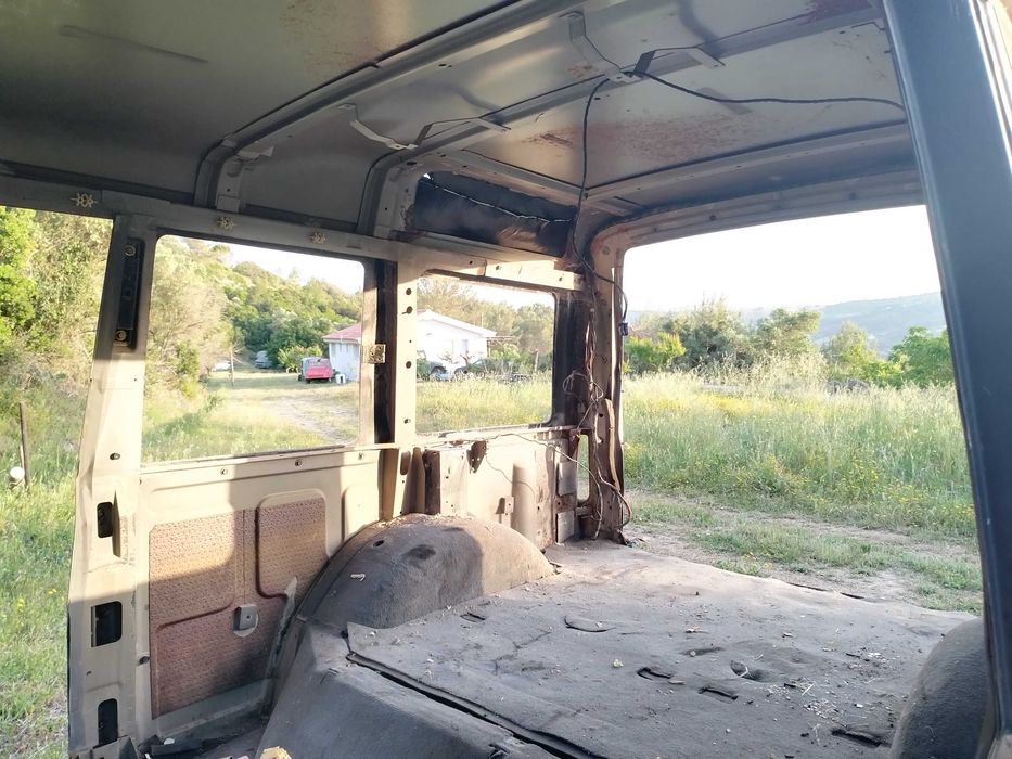 Discovery 300 - Chassis com carroceria nua com documentos