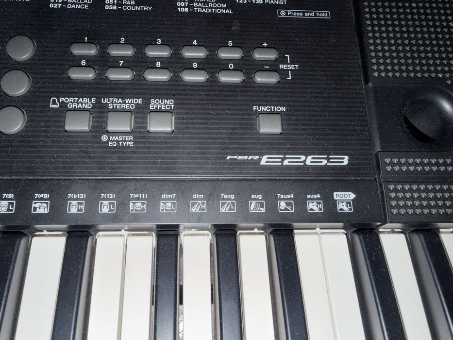 Piano Yamaha psr E263