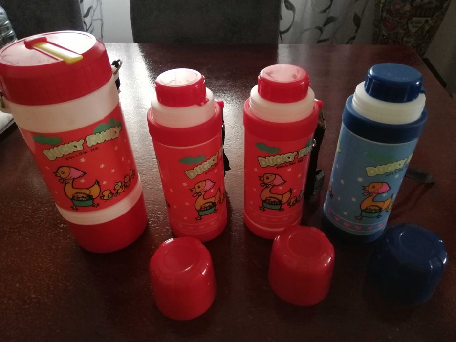 4 garrafas vintage p/ criança nunca usados,"Ducky Family - Follow me"