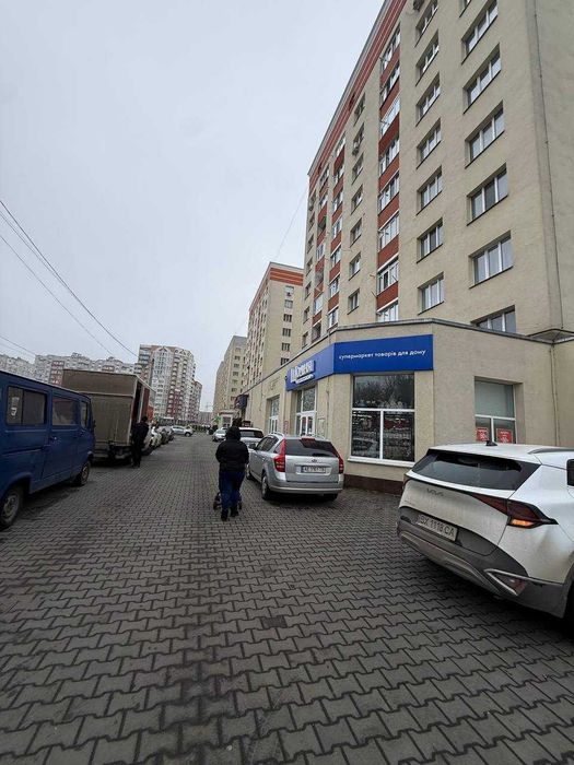 Фасадне приміщення на оренду