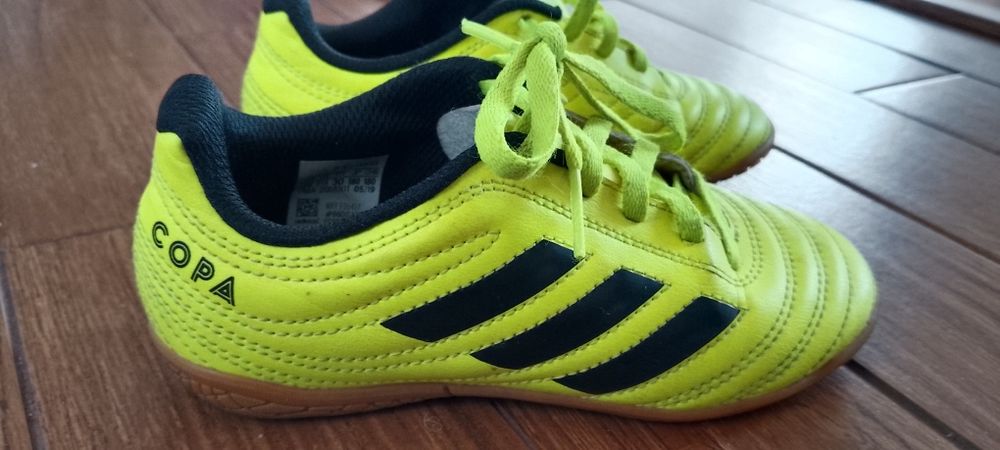 Buty Adidas piłkarskie halowe dla dziecka r.30