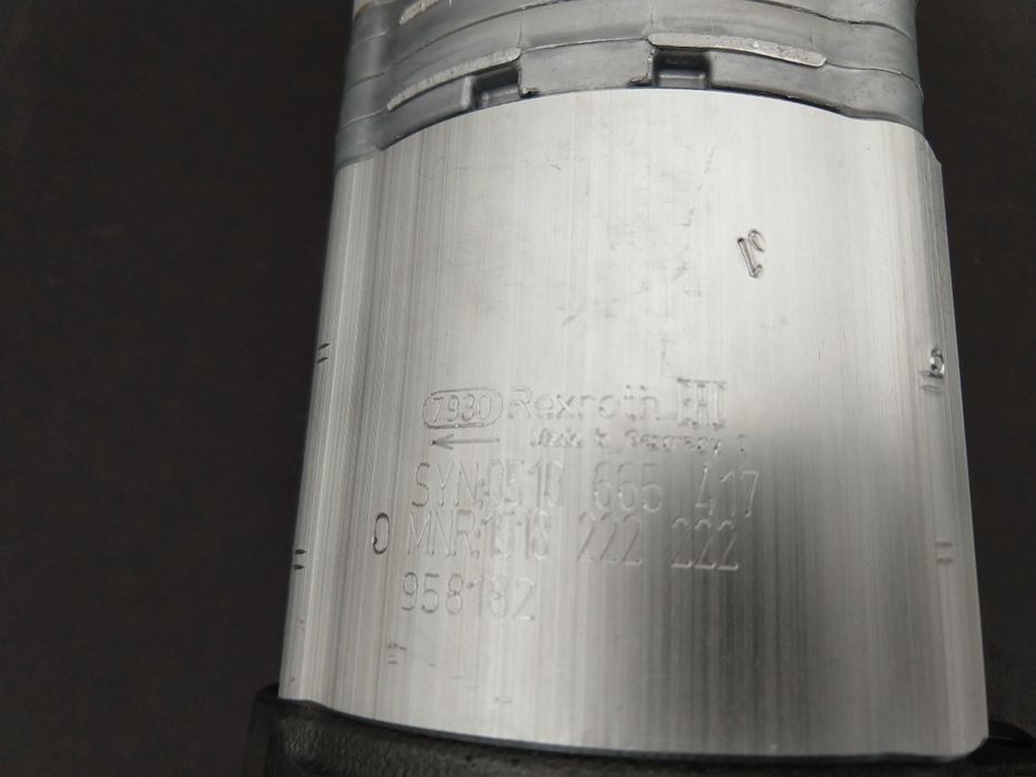 Pompa hydrauliczna Rexroth do ciągników Renault  lewa