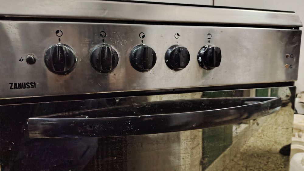 Fogão gás natural Zanussi, em bom estado