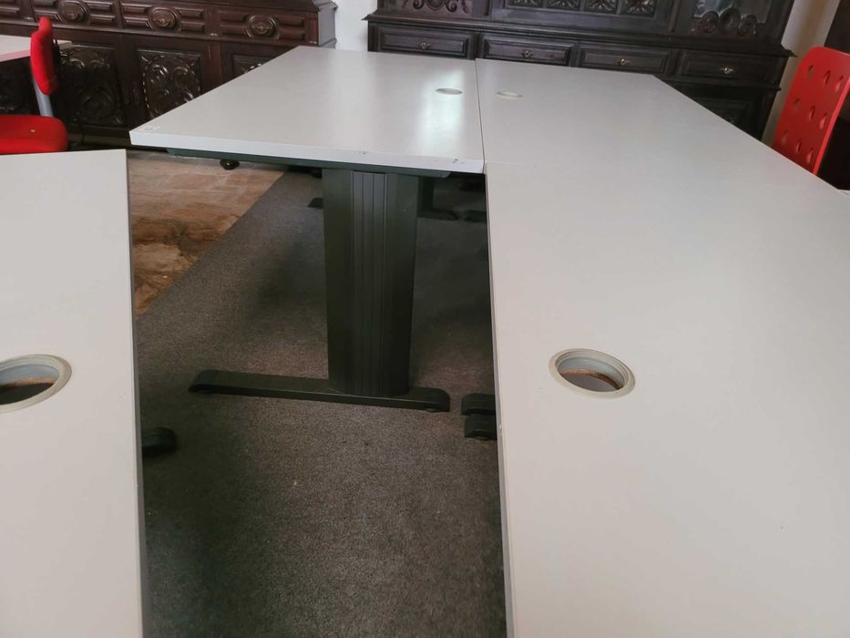Individual Desks – Excellent Condition – Unit Price64584277146627123
