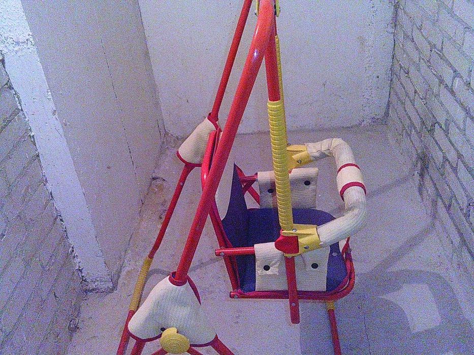 Huśtawka pokojowa dla dziecka, stan bardzo dobry.
