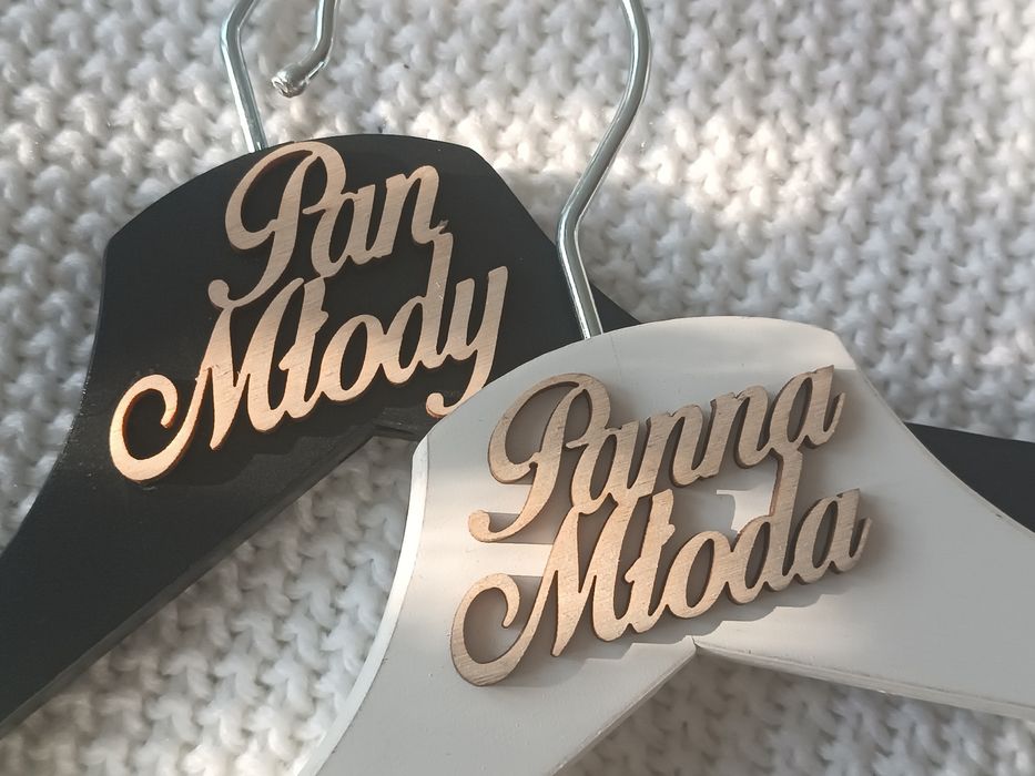 Drewniane wieszaki ślubne