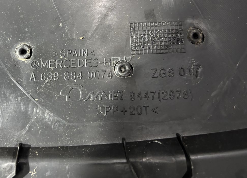 Жабо / накладка під лобове скло Mercedes Vito W639