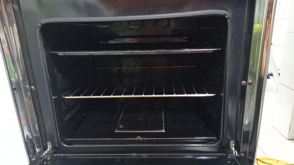 Vendo fogão  marca meireles usado