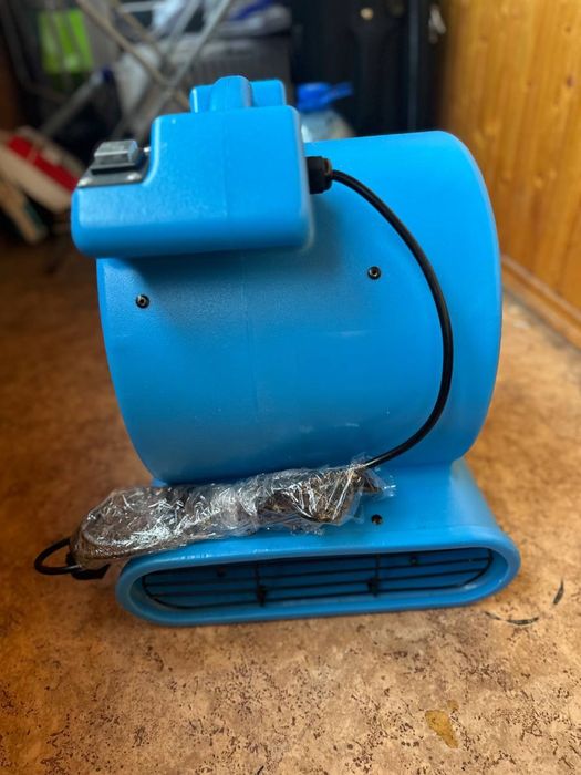 Вентилятор для сушіння килимів або меблів після хімчистки