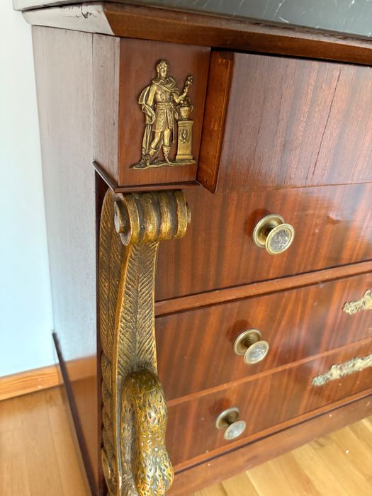 Cômoda linda século XX