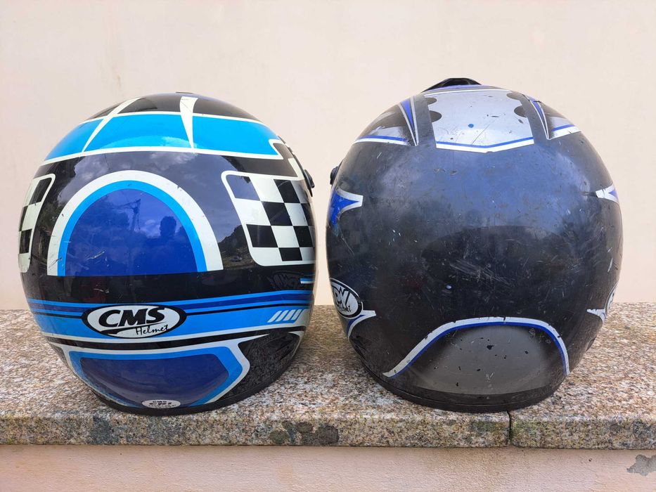 Dois Capacetes Usados
