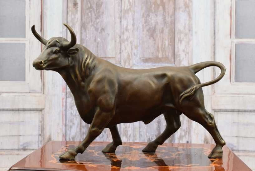 фігурки статуэтки бронзові фарфорові