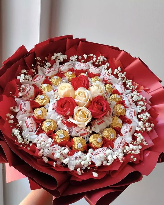 Букети солодкі і солоні Харків на різні свята букет дівчині