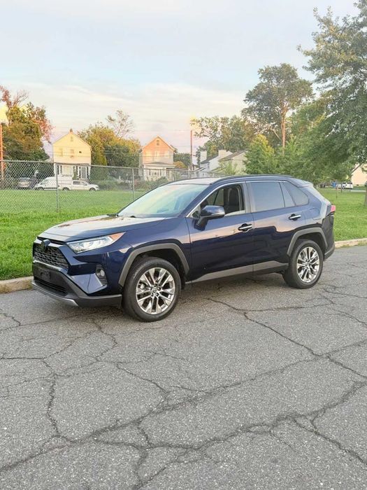 Toyota RAV4 Limited      2019