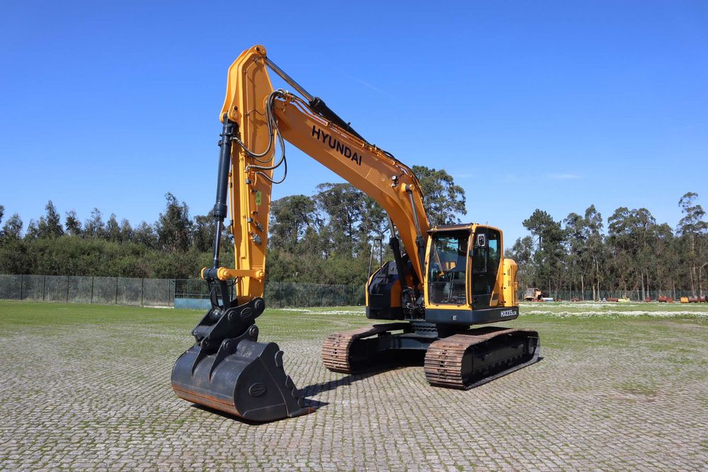 2017 Hyundai HX235LCR Escavadora Giratória de Rastos