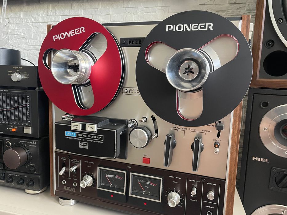 Szpule magnetofonowe  PIONEER czerwono-czarne  18cm.