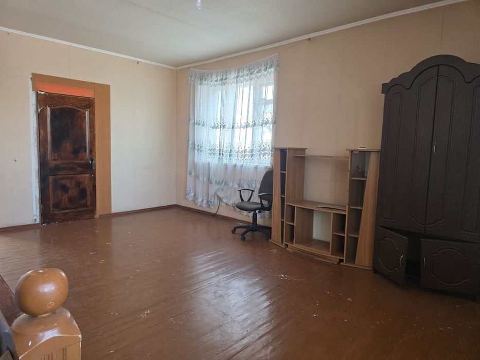 Продам будинок з зручностями іБомбосховищем,5 кімнат