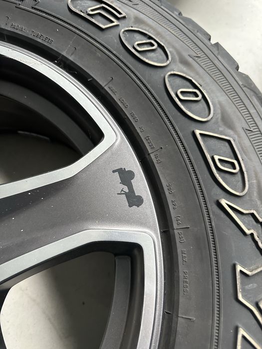 Jantes originais Jeep + Pneus