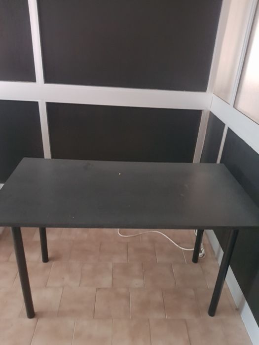 Mesa simples preta