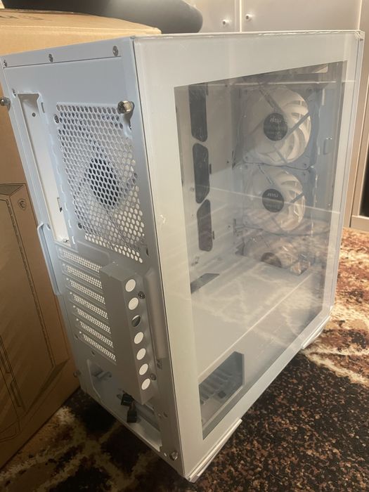 Obudowa gamingowa MSI MAG Gungnir 110R Biała
