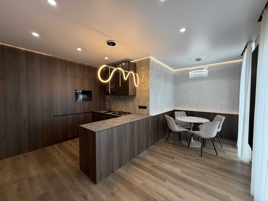 Продам 2-кімнатну 72 м² ЖК Квартал №5 | 2 спальні | 2 санвузли | Центр