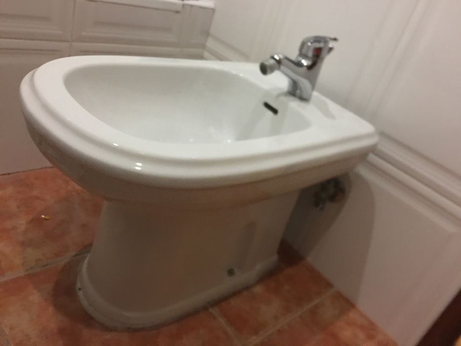 Bidé Indusa com torneira e todas as tubagens