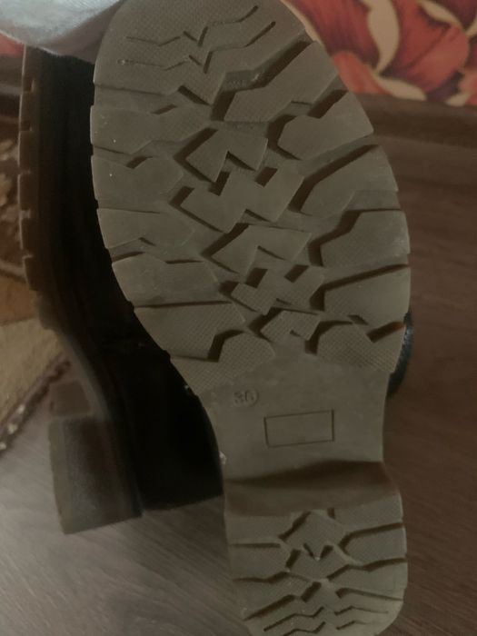 Сапоги зимні  жіночи ,в гарному стані .