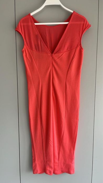 Vestido com Rendas Douradas