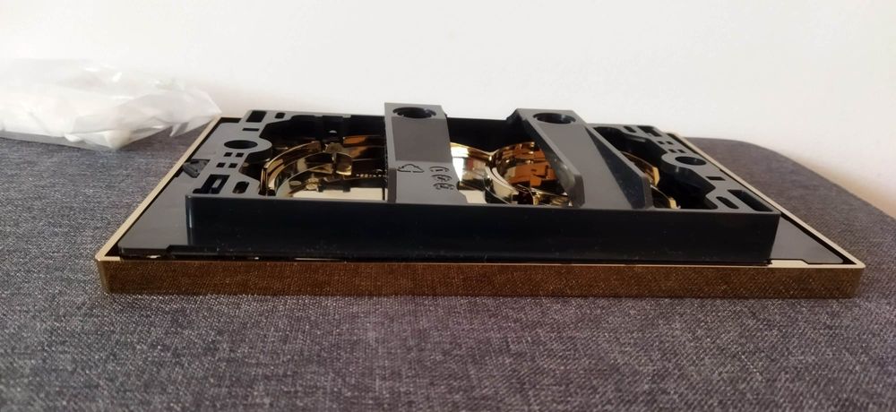 Placa de atuação dupla para descarga de autoclismo