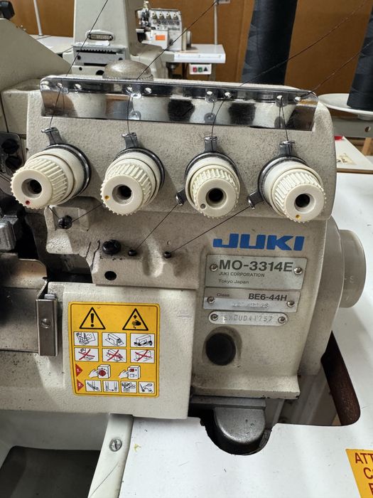 Máquina de costura industrial Juki – Corte e Cose – Excelente estado