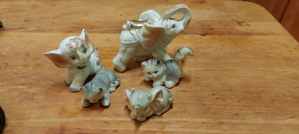 Ceramiczny porcelanowy domek plus figurki