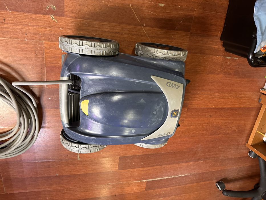 Robo de limpeza de picinas