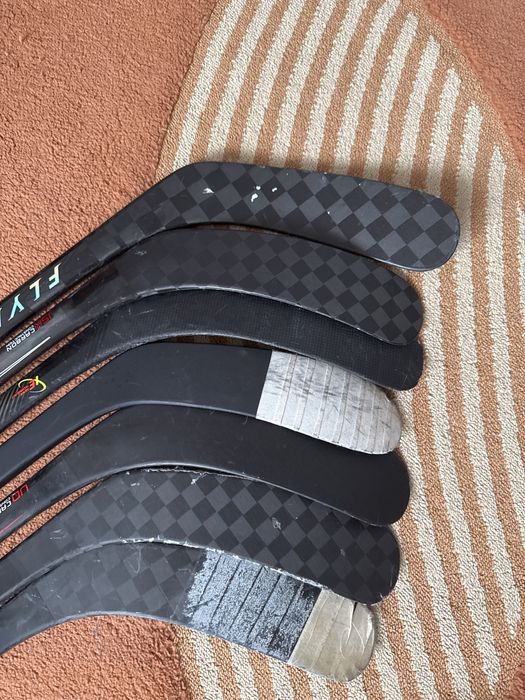 Клюшки хокейні..