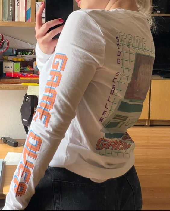 Biały longsleeve gamingowy z nadrukami