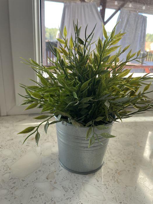 Sztuczy kwiatek + doniczka Ikea