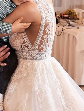Piekna suknia ślubna Laura