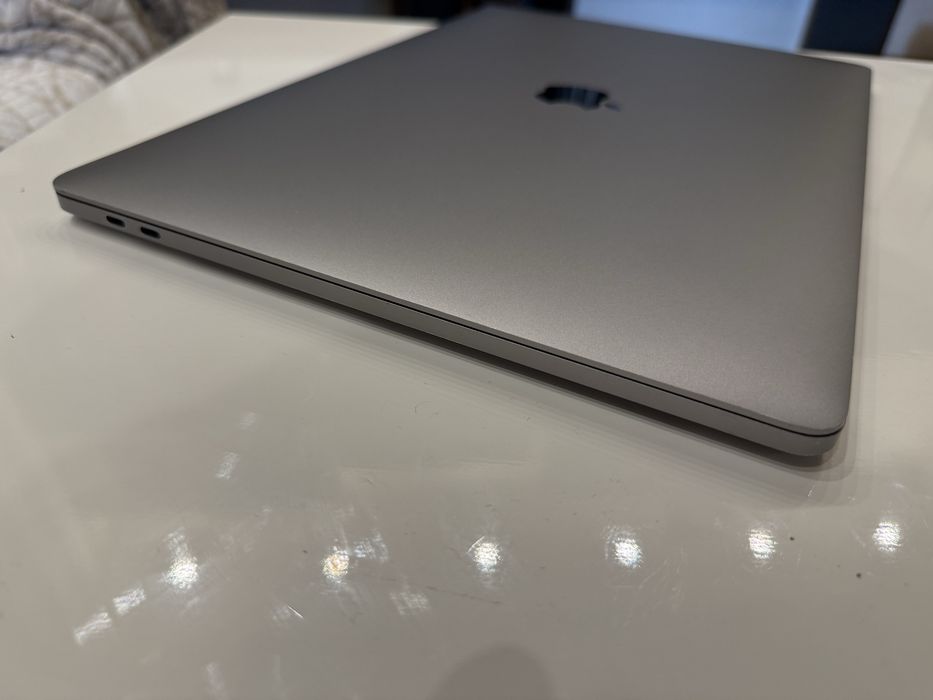 Ноутбуе Apple MacBook Pro 15  2017 / i7 16/256 Space Gray