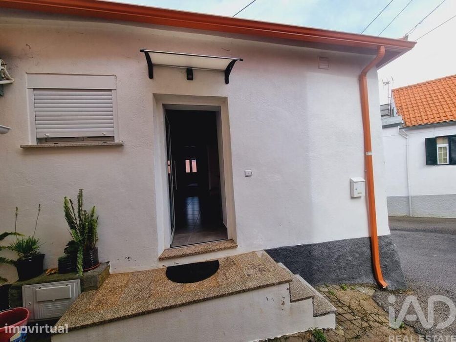 Casa / Villa T2 em Mouraz e Vila Nova da Rainha