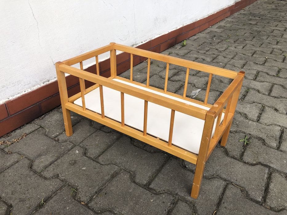 Drewniane łużeczko dla lalek