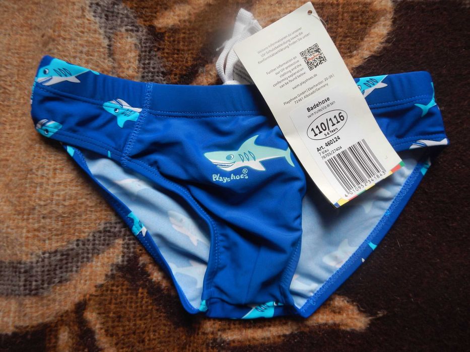 Wyprzedaż->Slipy kąpielowe chłopięce  r. 110/116 niebieski z rekinami