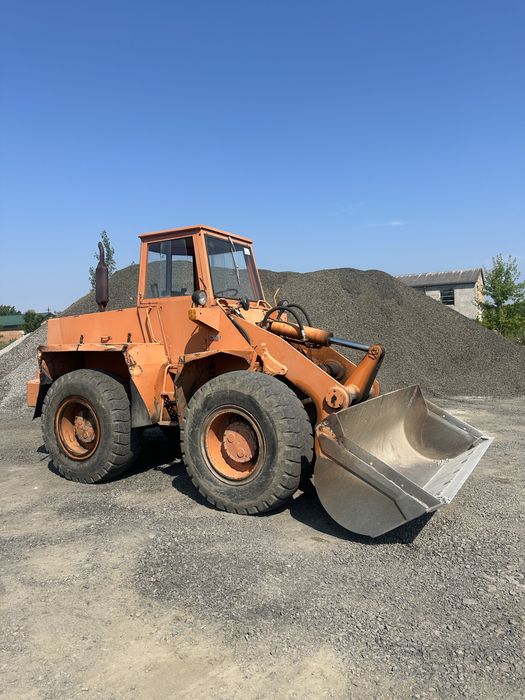 Фронтальний навантажувач hanomag b8c